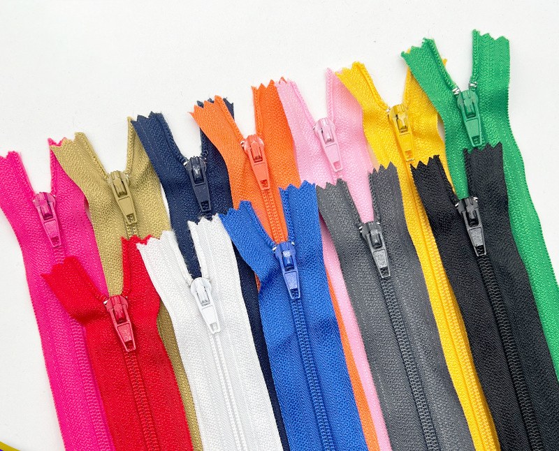 سحابات YKK