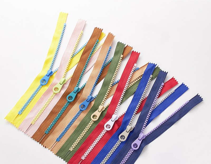 سحابات YKK