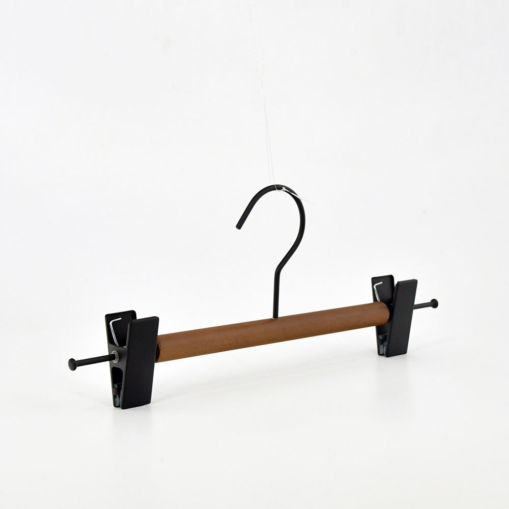Apparel hanger for clothing display