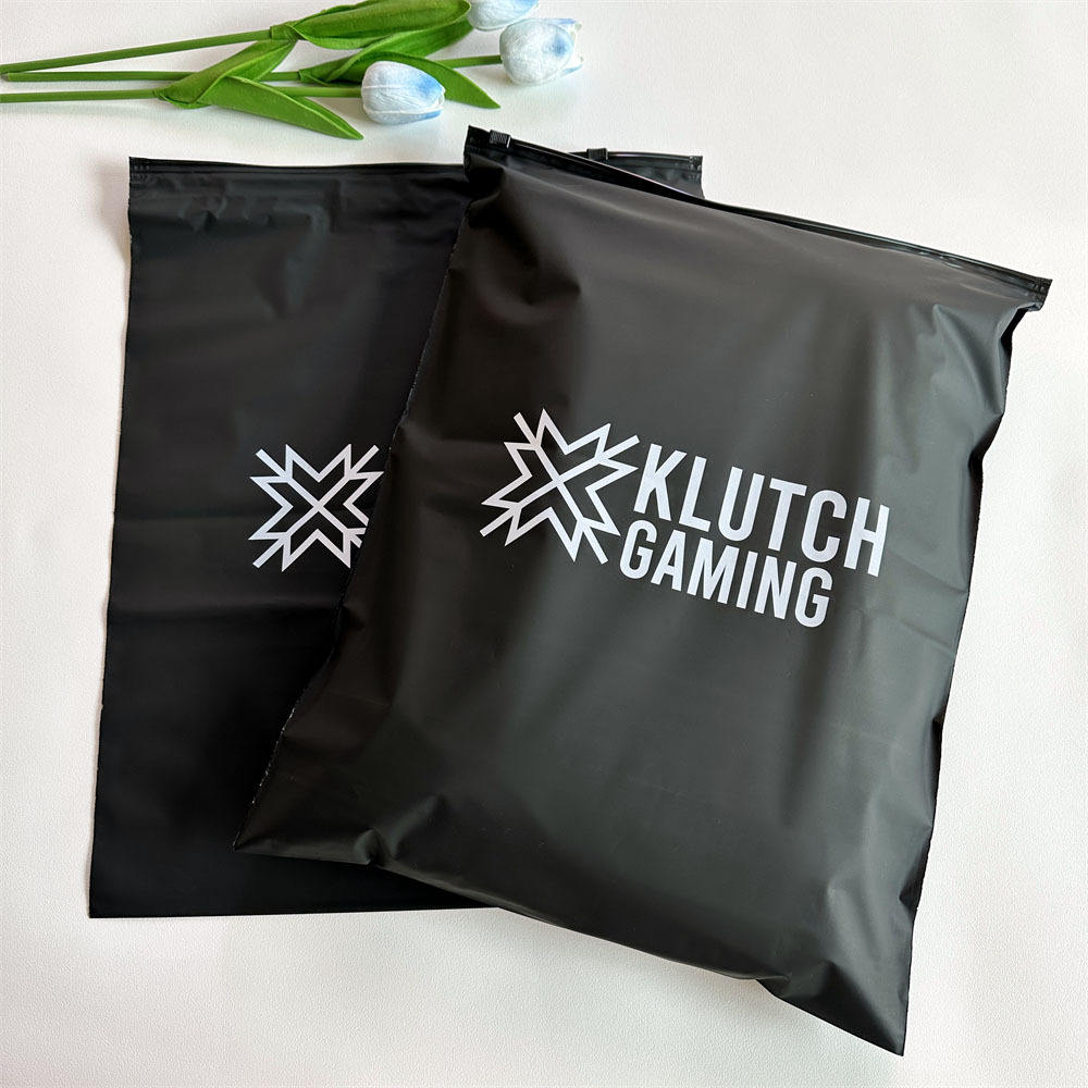 Custom apparel packaging bags for fashion brands