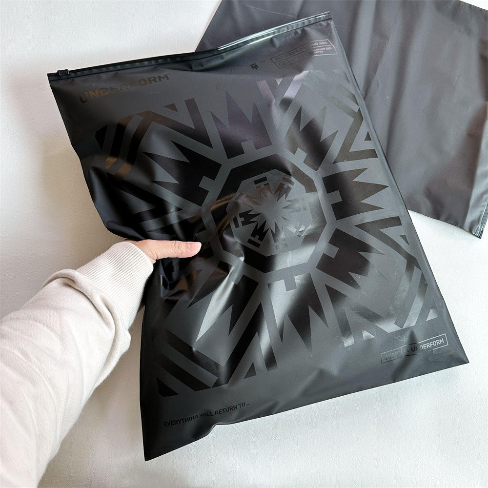Custom clothing packaging for fashion brand products