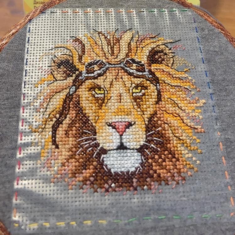 Cross stitch embroidery patterns for textiles