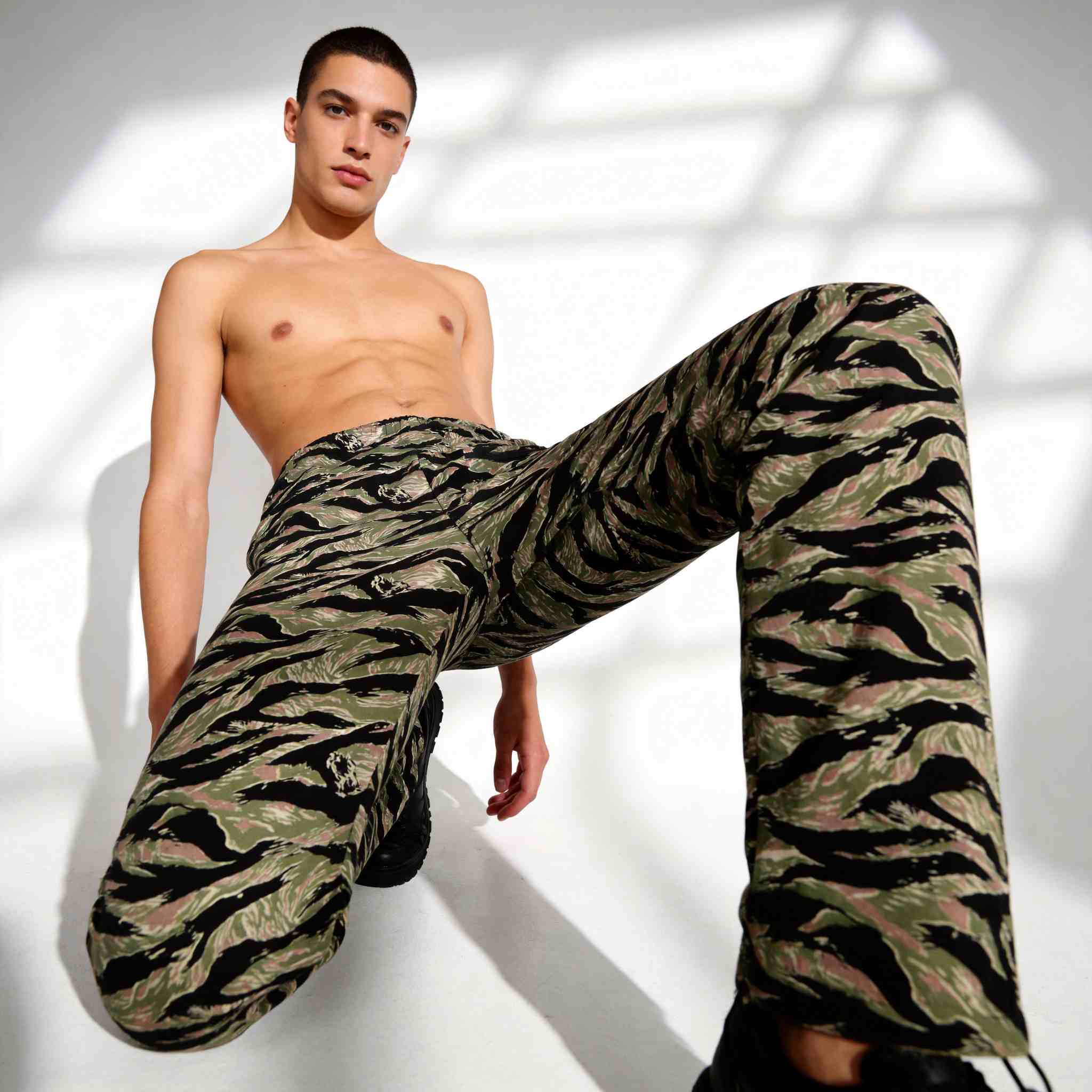 Custom design pants manufacturing services