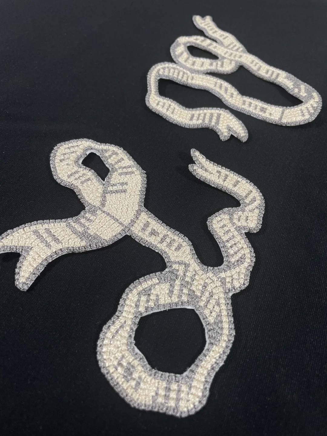 Broderie Plate
