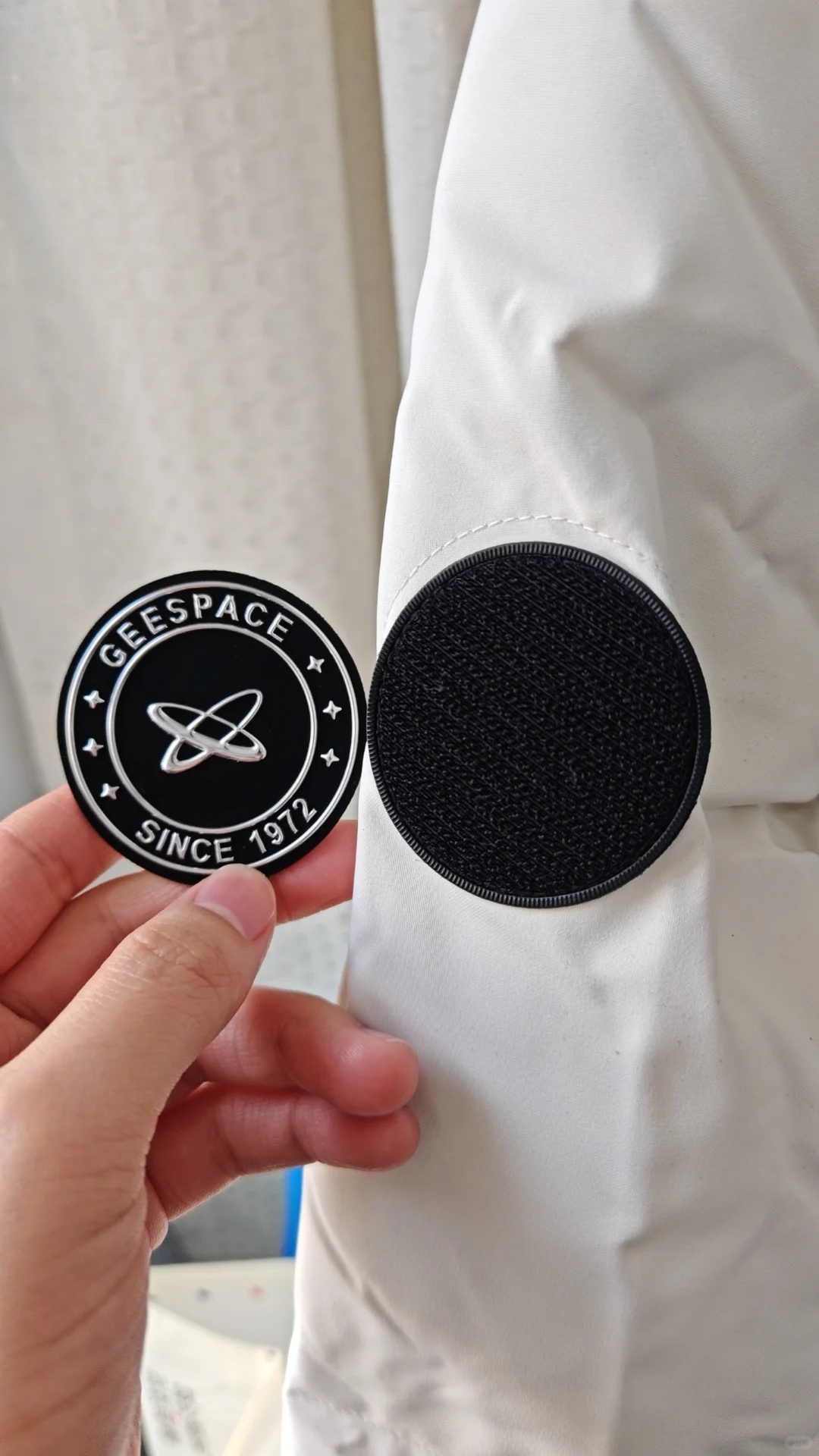 Custom embroidered patches for fashion clothing