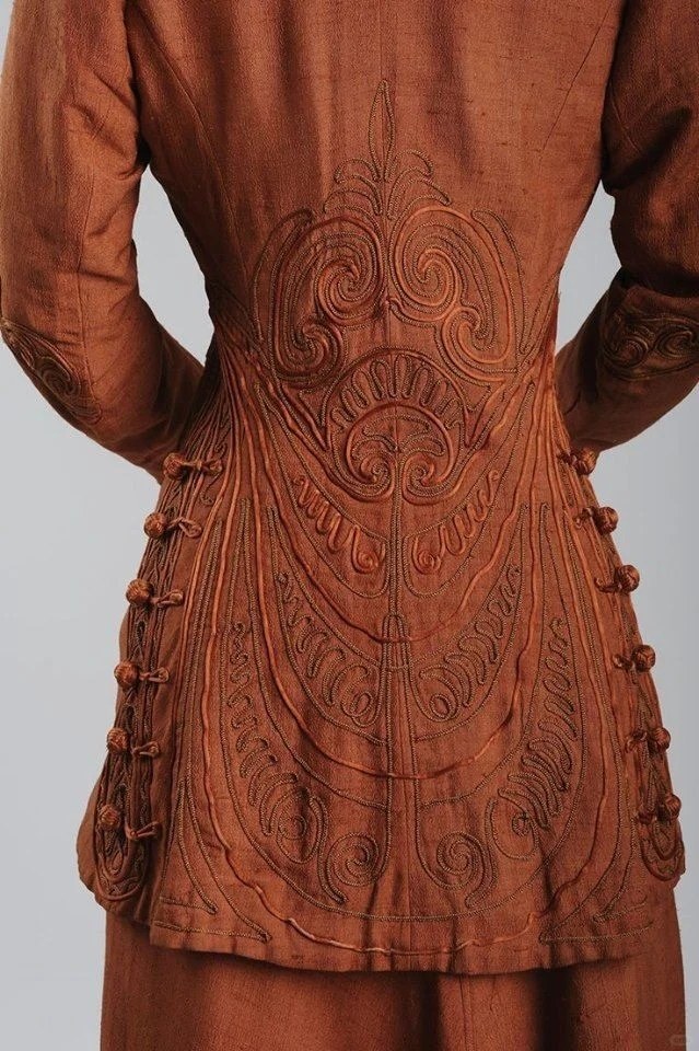 Monogram thêu
